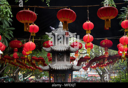 L'Empereur de Jade décorée de lanternes rouges pour les vacances du Nouvel An lunaire du Têt à Ho Chi Minh City, Vietnam, Asie du sud-est Banque D'Images