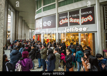 Milan, mars 2018 : La célèbre multinationale philippins Jollibee chaîne de restauration rapide ouvre son premier restaurant européen dans la capit mode et design Banque D'Images