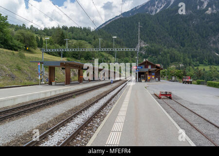 Rhätische Bahn Gare Filisur. Il est situé sur la ligne de chemin de fer de l'Albula de coire à Saint-Moritz. Il y a également une connexion à Davos Platz. Banque D'Images