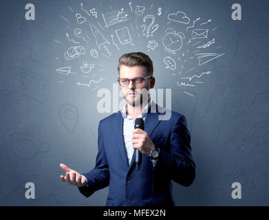 Businessman parlant au micro avec des doodles sur sa tête Banque D'Images