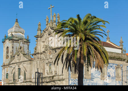 L'église Igreja do Carmo dos Carmelitas en Ribeira - la vieille ville de Porto, Porugal Banque D'Images