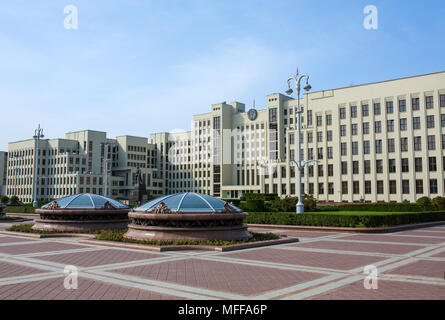 Bâtiment du Parlement et statue de Lénine sur la place de l'indépendance à Minsk, Bélarus Banque D'Images