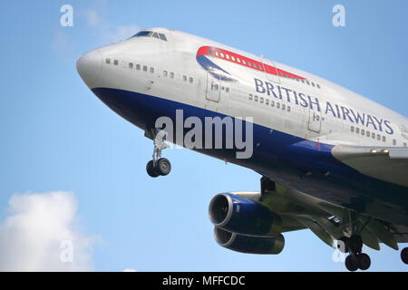 British Airways Boeing 747 G-CIVG l'atterrissage à l'aéroport Heathrow de Londres, UK Banque D'Images