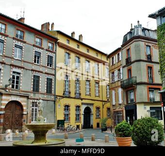 Place Sainte Scarbes colorés dans le centre-ville historique de Toulouse, Haute Garonne, région de l'Occitanie, France Banque D'Images