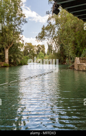 Rives du Jourdain au site baptismal, Israël Banque D'Images