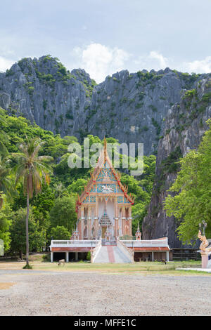 Temple Wat Khao Daeng, Khao Sam Roi Yot National Park, Prachuap Kiri Khan, Thaïlande Banque D'Images