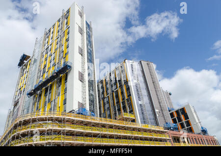 Nouveau haut lieu des blocs de l'hébergement des étudiants en voie de construction à l'évêque porte dans le centre de Coventry Coventry University Banque D'Images