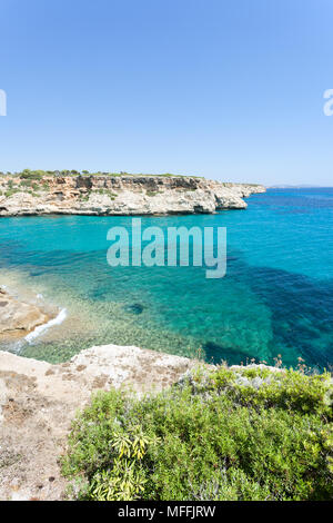 Calas de Mallorca, Majorque, Espagne - une vue magnifique sur la baie de Calas de Mallorca Banque D'Images