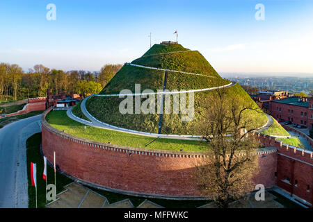 Kopiec Kosciuszko Mound (M. Kostunica'ciuszki). Monument de Cracovie, Pologne. Érigée en 1823 pour commémorer Tadeusz Kosciuszko. Entouré d'une citadelle construite par Banque D'Images