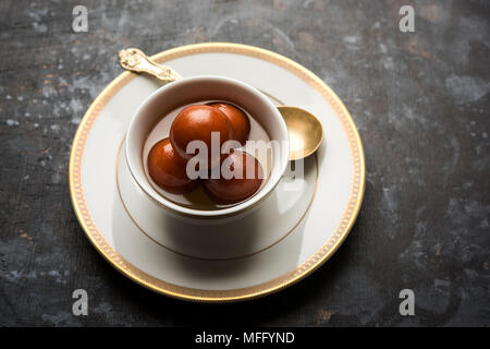 Sweet indien Gulab Jamun, fête populaire ou de la nourriture de mariage Banque D'Images