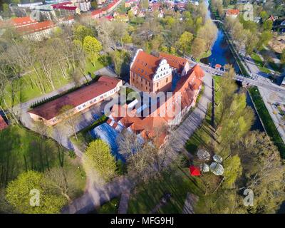 Vue aérienne du château médiéval des chevaliers teutoniques à Gizycko, Pologne (ex-Loetzen, la Prusse orientale) Banque D'Images