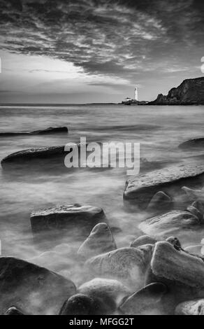 St Mary's Light House du vieux Hartley Roches, Whitley Bay, Northumberland, Royaume-Uni. Banque D'Images