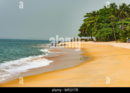 Magnifique plage à Robertsport, au Libéria, en Afrique de l'Ouest, l'Afrique Banque D'Images