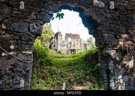 Ruines de l'ancienne colonie ancien esclave, l'île de Bunce, en Sierra Leone, en Afrique de l'Ouest, l'Afrique Banque D'Images