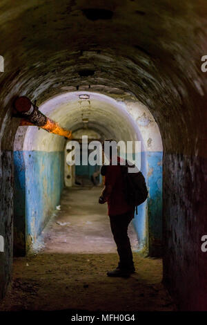 Tbilissi, Géorgie - 28 juin : l'exploration de vieux bunkers soviétique à Tbilissi underground, en Géorgie. Juin 2018 Banque D'Images