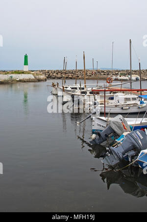 MOLINAR, Majorque, Espagne - 25 avril 2018 : Les petits bateaux amarrés dans Molinar marina sur l'image le 25 avril 2018 dans Molinar, Mallorca, Espagne. Banque D'Images