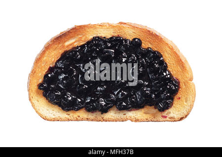 Du pain avec de la confiture de bleuets isolé sur fond blanc gros plan, Vue de dessus Banque D'Images
