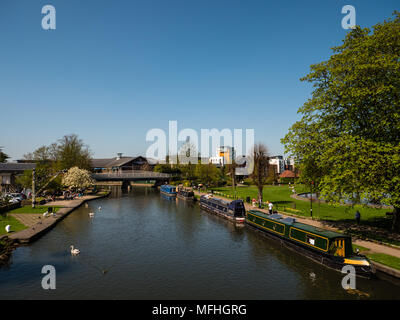 Kennet River, bateaux étroits, Victoria Park, Newbury, Berkshire, Angleterre, RU, FR. Banque D'Images