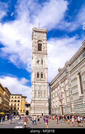 Le clocher de Giotto, également connu sous le nom de Campanile, fait partie de la cathédrale de Santa Maria del Fiore ou de la cathédrale de Florence à Florence, en Italie. Banque D'Images