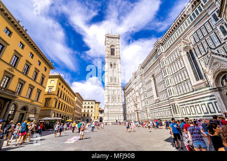 Le clocher de Giotto, également connu sous le nom de Campanile, fait partie de la cathédrale de Santa Maria del Fiore ou de la cathédrale de Florence à Florence, en Italie. Banque D'Images