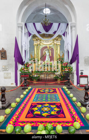 Vigil sur la cinquième semaine de Carême 2017 à Antigua, Guatemala, Amérique Centrale Banque D'Images