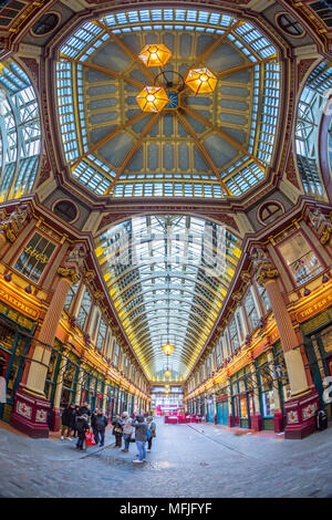 Vue de l'intérieur de l'œil de Leadenhall Market, de la ville, Londres, Angleterre, Royaume-Uni, Europe Banque D'Images