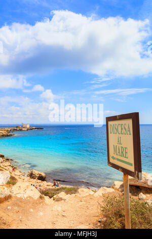 Cala Azzurra, île de Favignana, Îles Égades, province de Trapani, Sicile, Italie, Méditerranée, Europe Banque D'Images