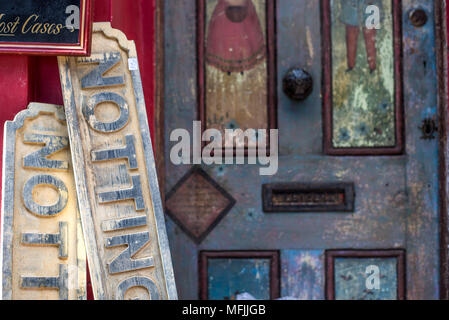 Signes à Notting Hill Portobello Market, Londres, Angleterre, Royaume-Uni, Europe Banque D'Images