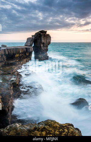 Pulpit Rock, Portland Bill, l'Île de Portland, Jurassic Coast, UNESCO World Heritage Site, Dorset, Angleterre, Royaume-Uni, Europe Banque D'Images