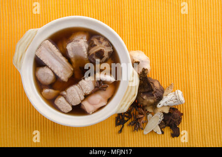 Ba kut teh. Ragoût de porc malaisien et à base de soupe, Banque D'Images