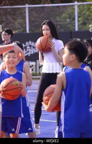 Séoul, Corée. Apr 25, 2018. Un fils Rose Na Eun et Alberto Mondi a assisté à l'activité de bienfaisance pour 'Sport' bon à Séoul, Corée, le 25 avril, 2018.(La Chine et la Corée à l'homme) Credit : TopPhoto/Alamy Live News Banque D'Images