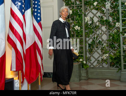 Washington, USA. Apr 24, 2018. Christine Lagarde, directrice générale (MD) du Fonds monétaire international (FMI), arrive pour le dîner d'état d'honorer le dîner en l'honneur Le Président Emmanuel Macron de la République française et de Mme Brigitte Macron à la Maison Blanche à Washington, DC le mardi 24 avril 2018. Credit : Ron Sachs/CNP - AUCUN FIL SERVICE - Credit : Ron Sachs/consolidé Nouvelles Photos/Ron Sachs - CNP/dpa/Alamy Live News Banque D'Images