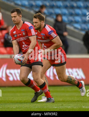 Manchester, UK. 26 AVRIL 2018 , Stade AJ Bell, Manchester, Angleterre ; Betfred Super League rugby, Round 13, Salford Red Devils v St Helens ; Jack Littlejohn de Salford Red Devils éruptions pour touch Crédit : News Images /Alamy Live News Banque D'Images