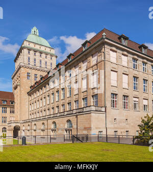 Zurich, Suisse - 13 octobre 2013 : le bâtiment principal de l'Université de Zurich. L'Université de Zurich, situé dans la ville de Zurich, est le Banque D'Images