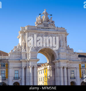 Rua Augusta Arch sur la Place du Commerce (Praça do Comercio) à Lisbonne, Portugal. La place a été destoryed par le tremblement de terre de Lisbonne de 1755 et alors il wa Banque D'Images