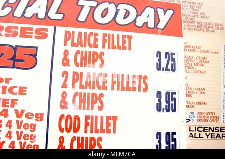 David Potter / Band /Sem - Allemand/Hotshoe - scènes de plage - Le menu de poisson typiquement britannique et chip shop - Felixstowe - UK. Bandphoto/crédit : OBLIGATOIRE Banque D'Images