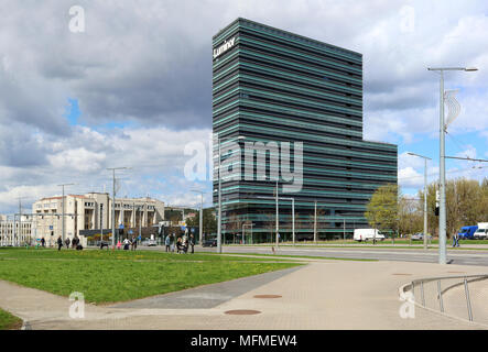 VILNIUS, LITUANIE - 22 avril 2018 : Le nouveau bâtiment moderne de Luminor bank dans la capitale. C'est la troisième plus grande banque des États baltes Banque D'Images