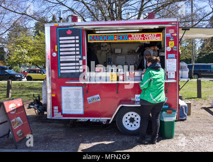 Kaboom 'fort' de la cuisine de la côte Ouest' food panier au marché fermier de Vancouver au printemps. Banque D'Images