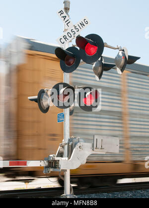 La vitesse du train en train crossing sign Banque D'Images