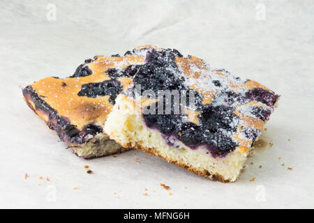 Deux tranches de tarte aux myrtilles finlandaises maison Banque D'Images