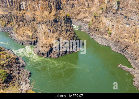 La Batoka Gorge sur le Zambèze, entre le Zimbabwe et la Zambie, juste en bas de l'emblématique pont de Victoria Falls. Banque D'Images