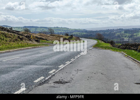 Virage sur la B6282 route menant de Middleton en Angleterre,Teesdale,UK Banque D'Images