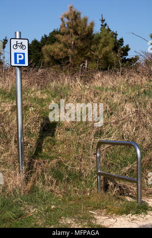 Parc de vélo au printemps à Mudeford Hengistbury Head, Christchurch, en Angleterre. Banque D'Images