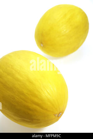 Espagnol jaune melon, Cucumis melo, fruits contre fond blanc Banque D'Images