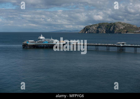 Jetée de Llandudno du grand orme sur une journée ensoleillée. Conwy. Pays de Galles 2018 Banque D'Images