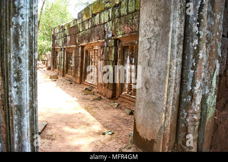 Koh Ker est situé entre les pentes sud de la des Monts Dangrek, les montagnes du Kulen (Phnom Kulen) dans le sud-ouest et la montagne de Tbeng ( Banque D'Images