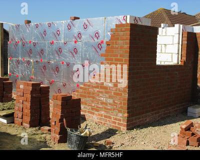 Mur en brique avec isolation thermique celotex dans la cavité et des murs creux dans une nouvelle propriété ou exptension Banque D'Images