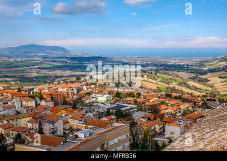 Italie Marches Recanati : vue sur le village Banque D'Images