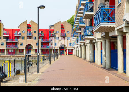 Appartements à quai à Shadwell Basin à Londres Banque D'Images