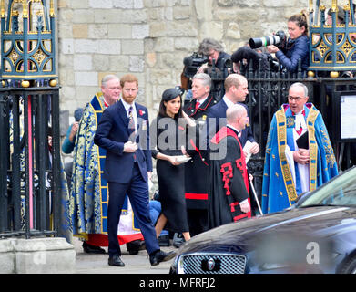 Service de l'Anzac Day 2018 Commémoration à l'abbaye de Westminster. Le prince William, le prince Harry et Meghan Markle partir après le service avec très Rev .... Banque D'Images